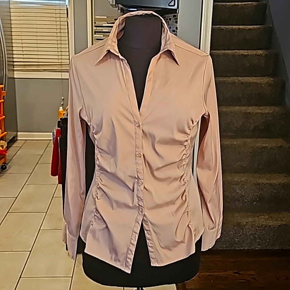 The Design Loft, Stretch Blouse, Sz M, Lt. Peach, Button-Up, Buttons on Cuffs